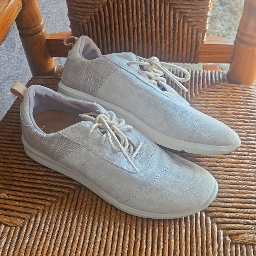 Tom's shoes ** Last Call, Make Me An Offer, Donating Soon**